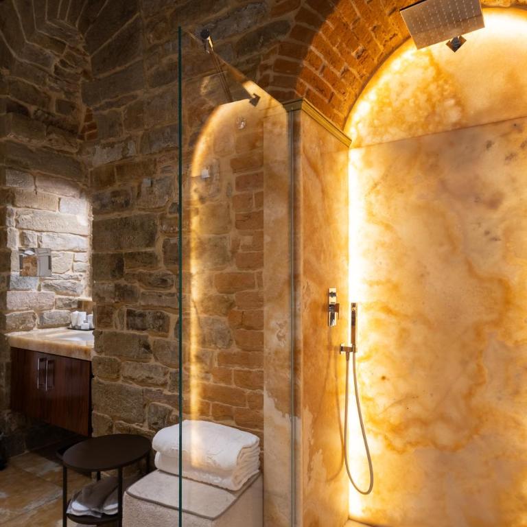 Donati Luxury Tower Suites - Donatello - Suite with Partial Duomo View - 9
