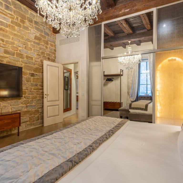 Donati Luxury Tower Suites - Donatello - Suite with Partial Duomo View - 8