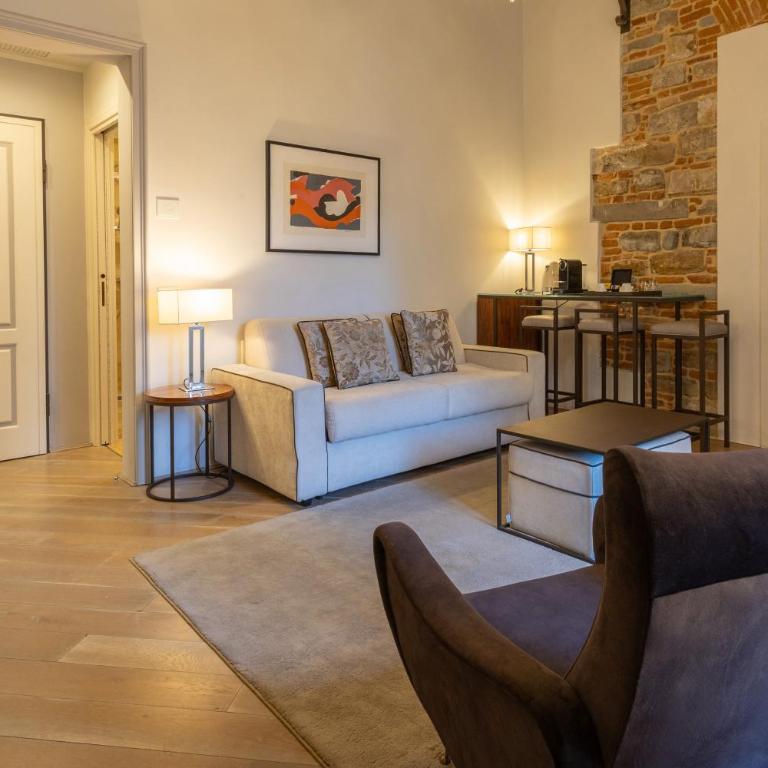 Donati Luxury Tower Suites - Leonardo - Deluxe King Suite with Duomo View - 8