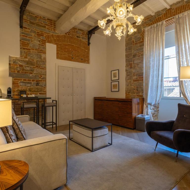 Donati Luxury Tower Suites - Leonardo - Deluxe King Suite with Duomo View - 6