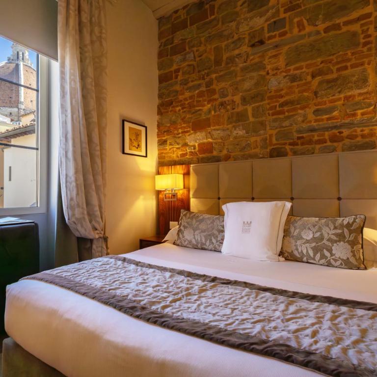 Donati Luxury Tower Suites - Leonardo - Deluxe King Suite with Duomo View - 10