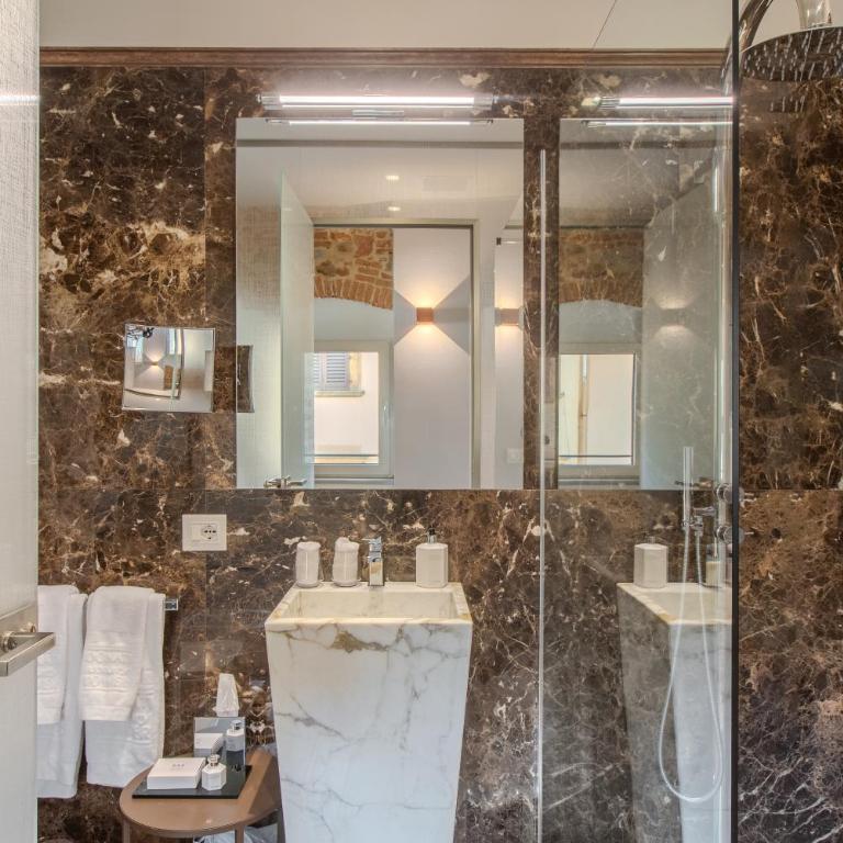 Donati Luxury Tower Suites - Machiavelli - Suite with Partial Duomo View - 6