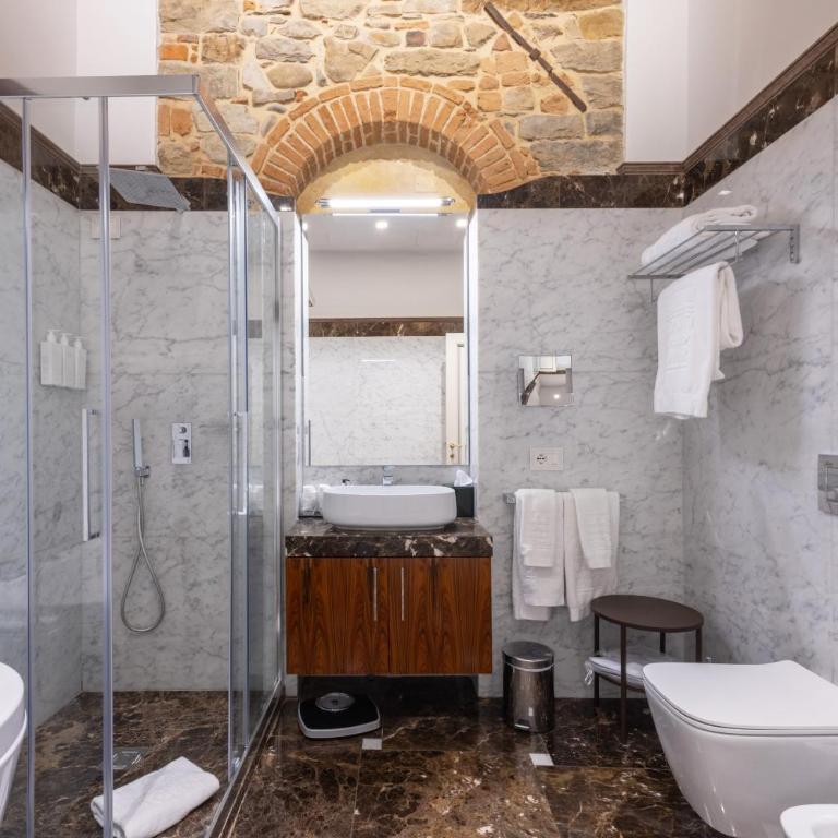 Donati Luxury Tower Suites - Raffaello - Deluxe Suite Duomo View with Spa Bath - 4