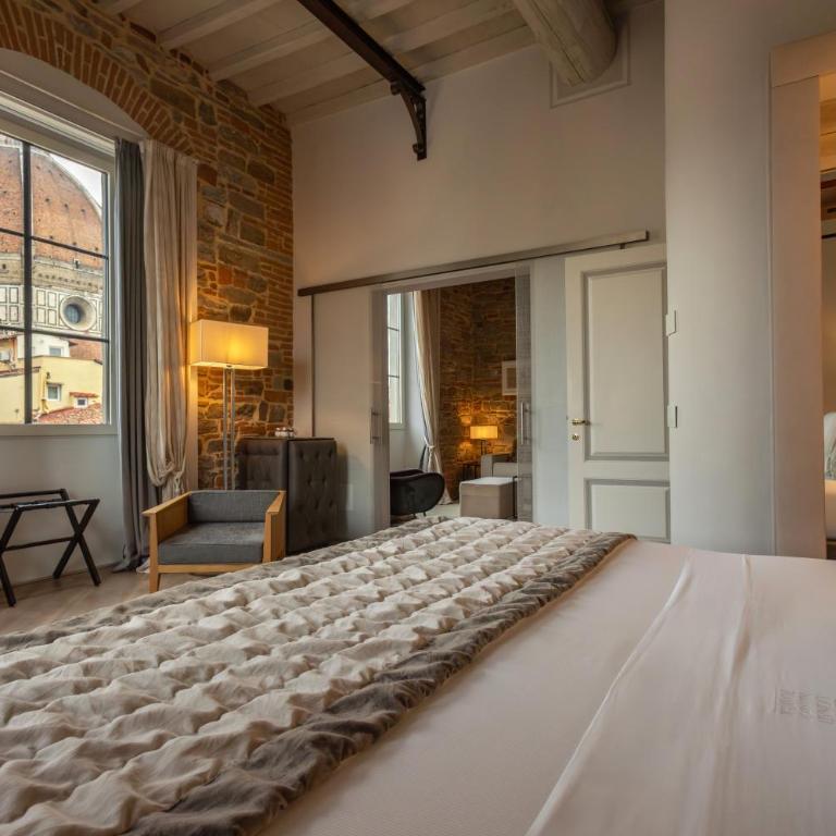 Donati Luxury Tower Suites - Raffaello - Deluxe Suite Duomo View with Spa Bath - 9