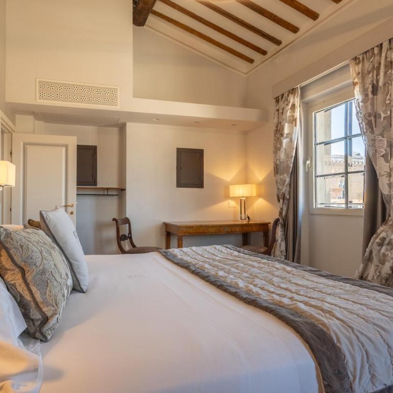 Donati Luxury Tower Suites - Lorenzo il Magnifico - Deluxe Suite Duomo View with Spa Bath - 2