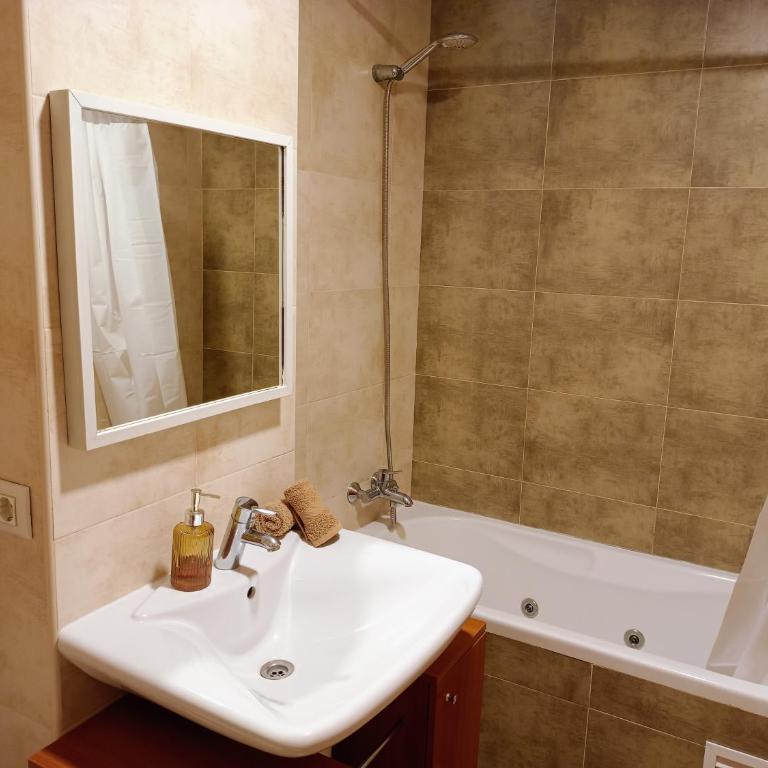Denia, urbano junto al mar - Habitación Doble Deluxe con balcón - 1 o 2 camas - 25
