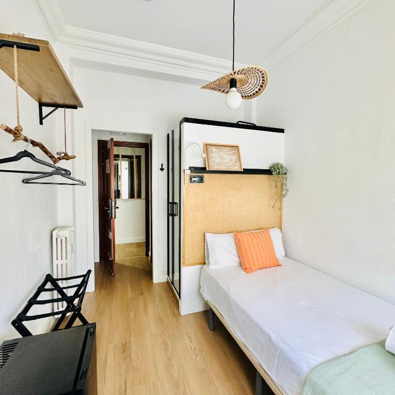 Autentic Boutique Moncloa - Single Room with Private Bathroom - 2