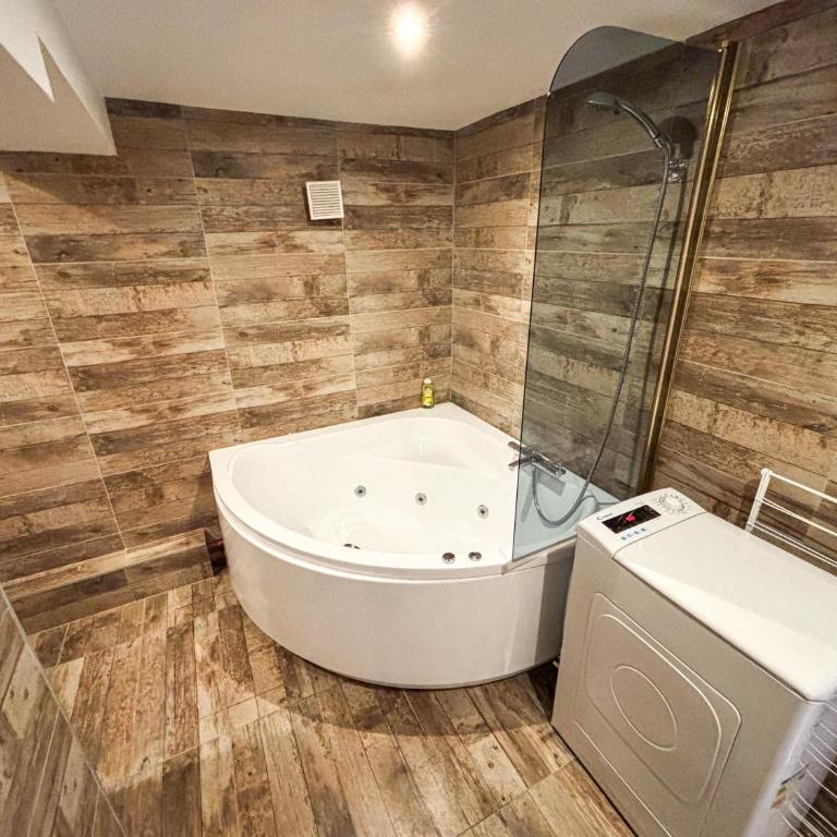 Le Souplex - Baignoire Balnéo & Cosy - Accès Tram Proche - Commerces à proximité - Appartement 1 Chambre - 28
