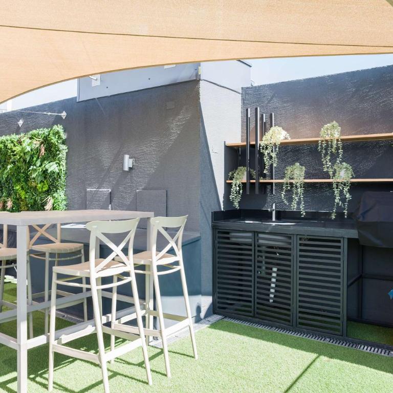 Chic 1BR Oasis for 3 in Bustling Las Condes - Apartment - 57