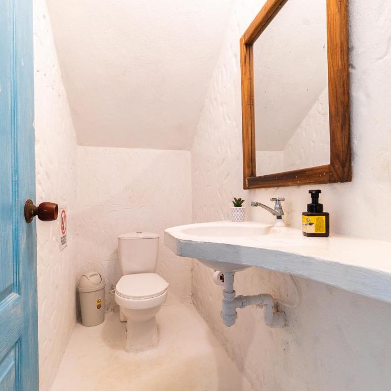 Kuruba Beach - Five-Bedroom House - 33