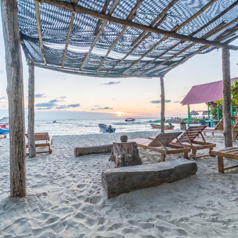 Kuruba Beach - Five-Bedroom House - 41
