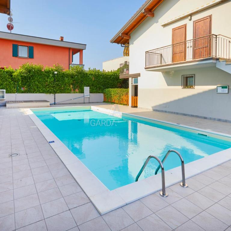 Casa Azzurra - Relax con Giardino e Piscina a Sirmione - Appartamento con 2 Camere da Letto - 2