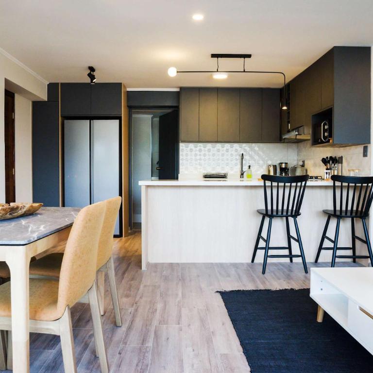 Chic 2BR Retreat in Vitacura Perfect for 5 Steps from Everything - Apartment - 3