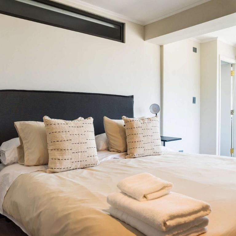 Chic 2BR Retreat in Vitacura Perfect for 5 Steps from Everything - Apartment - 4