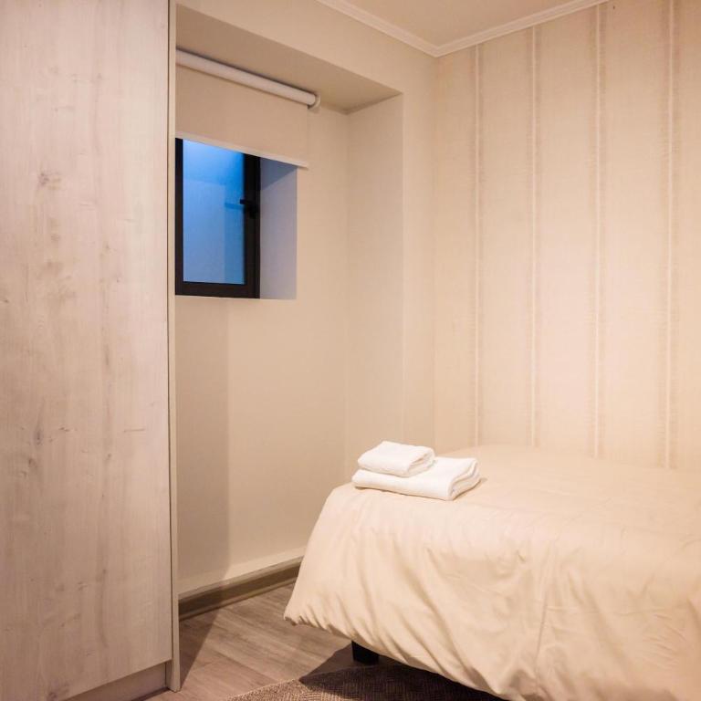 Chic 2BR Retreat in Vitacura Perfect for 5 Steps from Everything - Apartment - 9