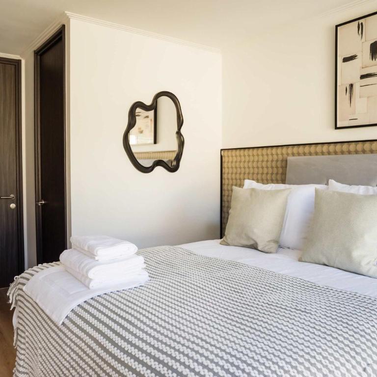 Parkside Oasis Luxe 2BR Retreat w Pool BBQ & Gym Access - Apartment - 5