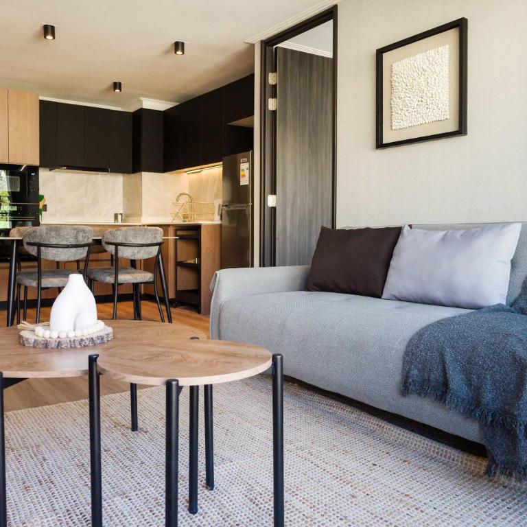 Parkside Oasis Luxe 2BR Retreat w Pool BBQ & Gym Access - Apartment - 1