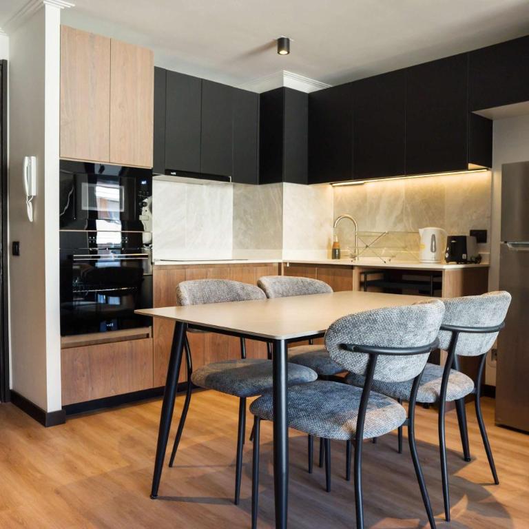 Parkside Oasis Luxe 2BR Retreat w Pool BBQ & Gym Access - Apartment - 20
