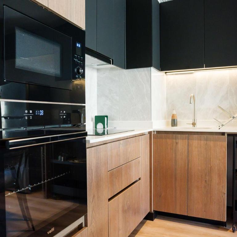 Parkside Oasis Luxe 2BR Retreat w Pool BBQ & Gym Access - Apartment - 21