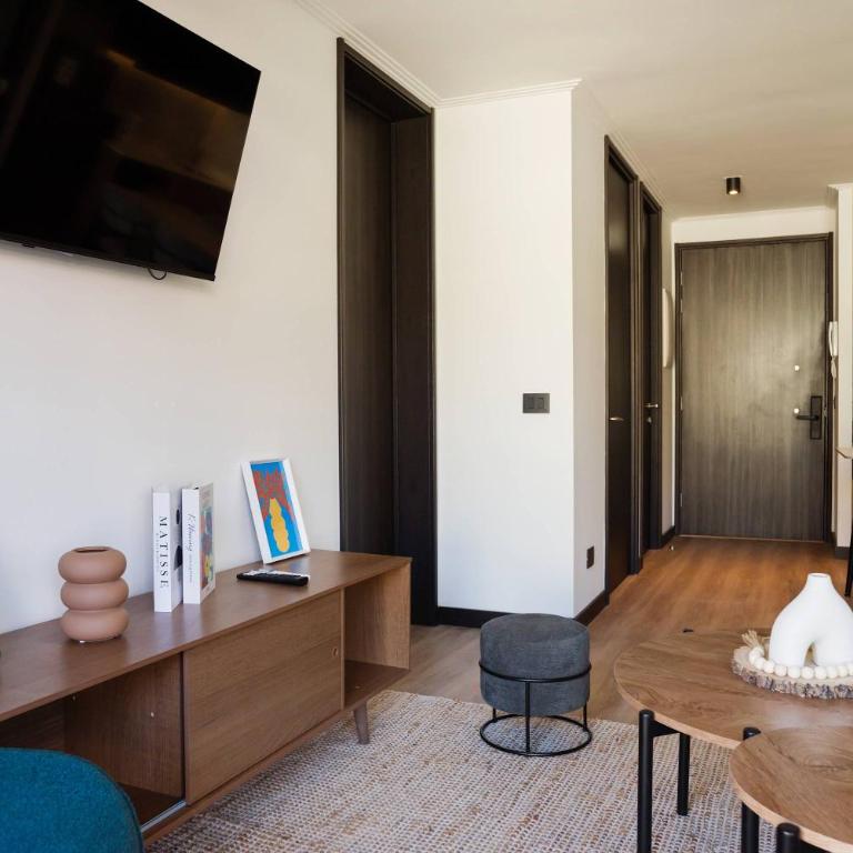 Parkside Oasis Luxe 2BR Retreat w Pool BBQ & Gym Access - Apartment - 10