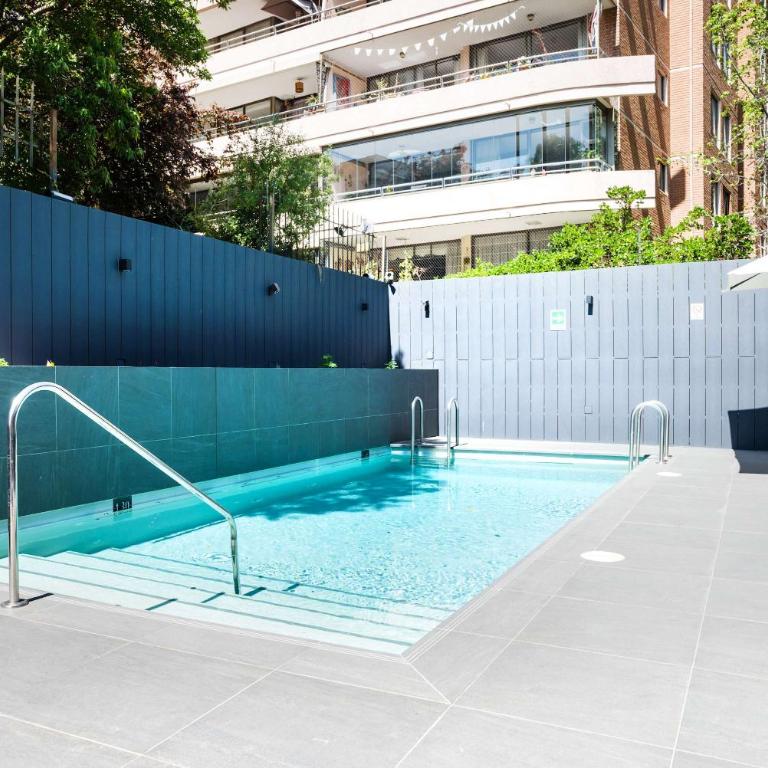 Parkside Oasis Luxe 2BR Retreat w Pool BBQ & Gym Access - Apartment - 2