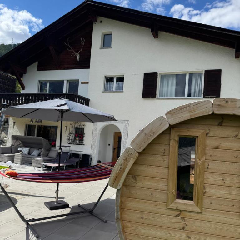 Exklusives Berg-Bijou mit Bergblick mit privaten Wellnessbereich Hot Tube und Sauna -Hunde herzlich Willkommen mit eingezäunten Grundstück - Ferienhaus - 100