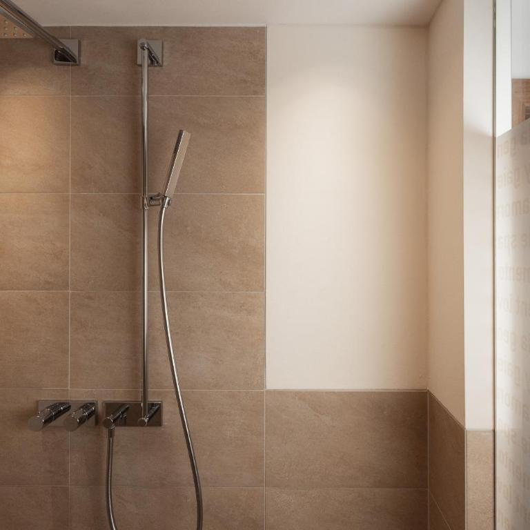Lasinga - Chambre Double avec Balcon (2 Adultes + 1 Enfant) - 3
