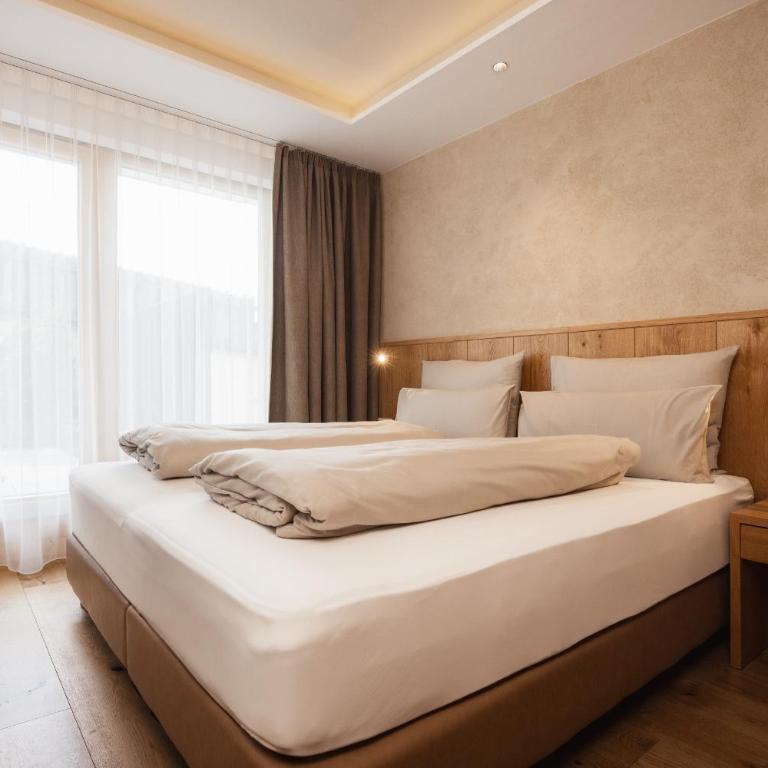 Lasinga - Chambre Double avec Balcon (2 Adultes + 1 Enfant) - 1