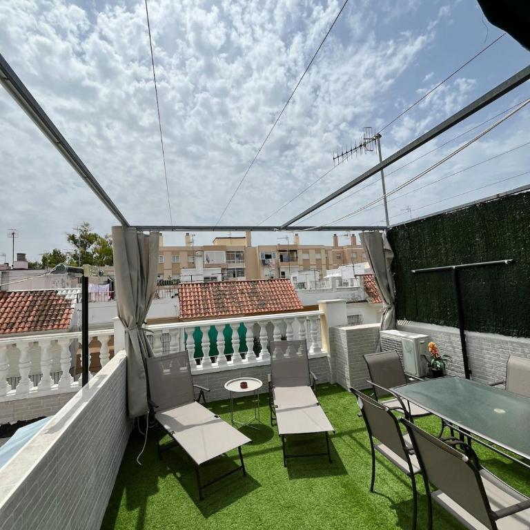Tu ático ideal Terraza, Centro y Playa a pie - Apartamento de 3 dormitorios con balcón - 3