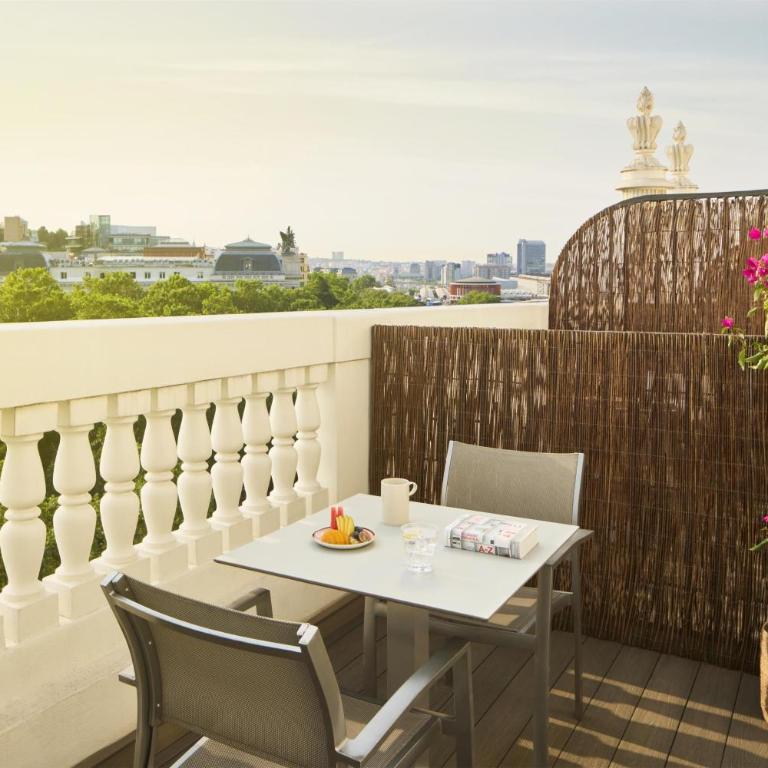 NH Madrid Nacional - Standard Double Room with View and Terrace - 3