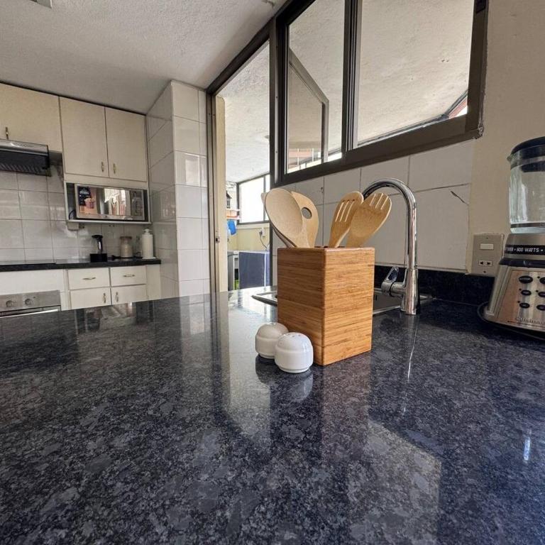 ParkViewQuito La Carolina Airport Pickup and Tours - Apartment - 13