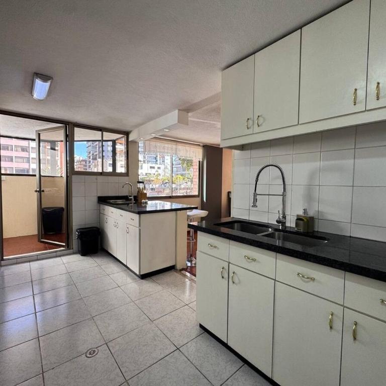 ParkViewQuito La Carolina Airport Pickup and Tours - Apartment - 27