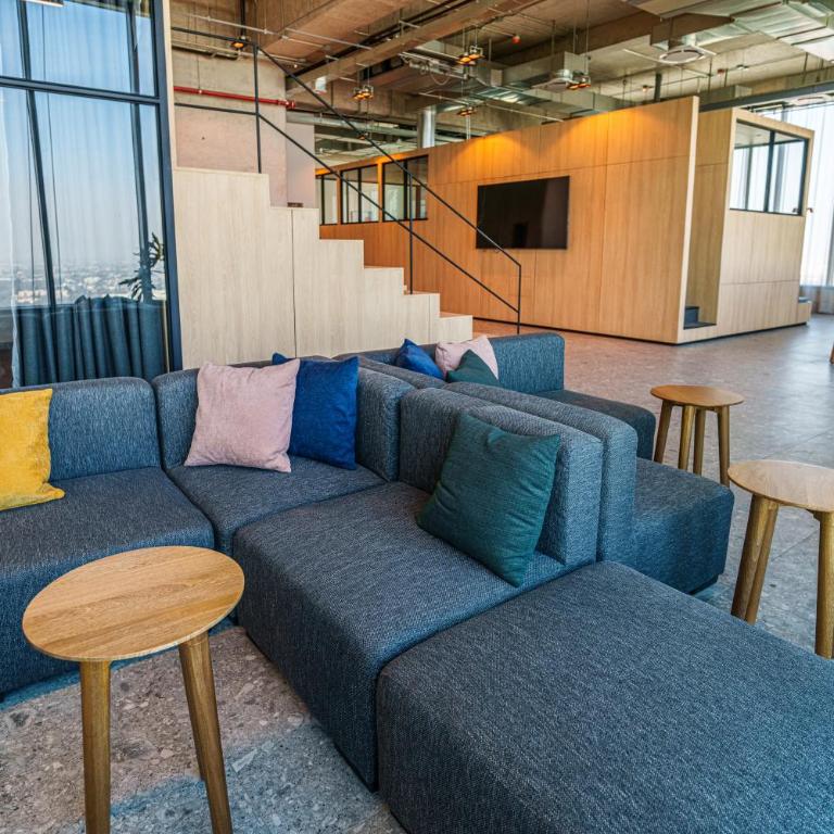 Bright & Modern Studio w/ Gym & Pool | VIATO HOMES - Apartamento de 2 dormitorios - 27