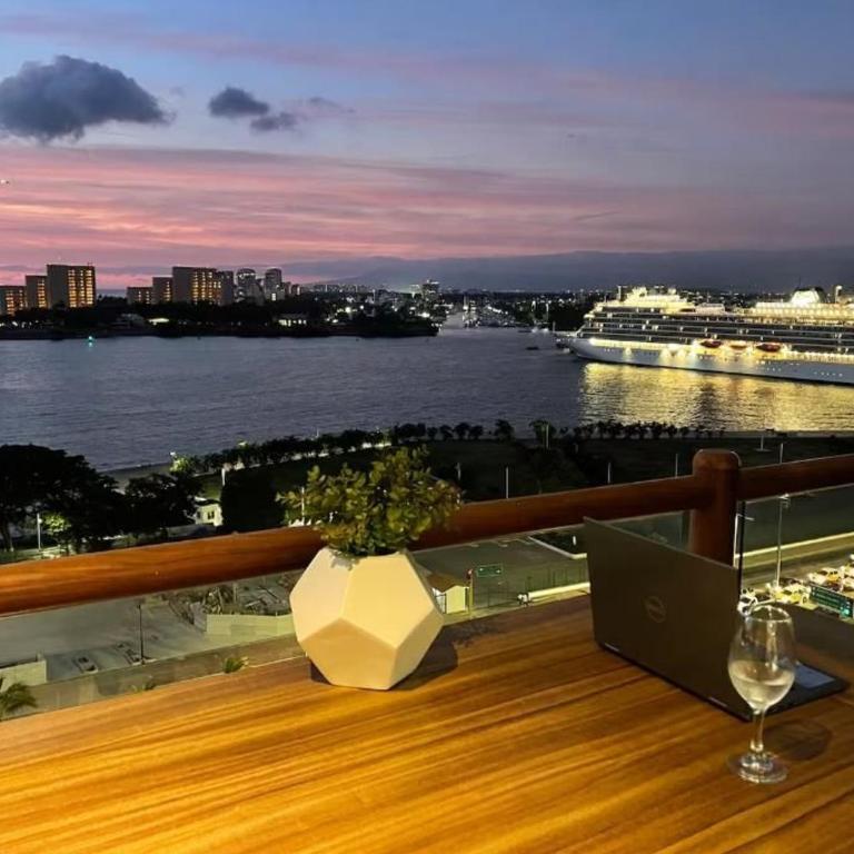 Deck12 Casino and Resort by Monyxbnb - Two-Bedroom Deluxe Apartment with Harbour View - 14