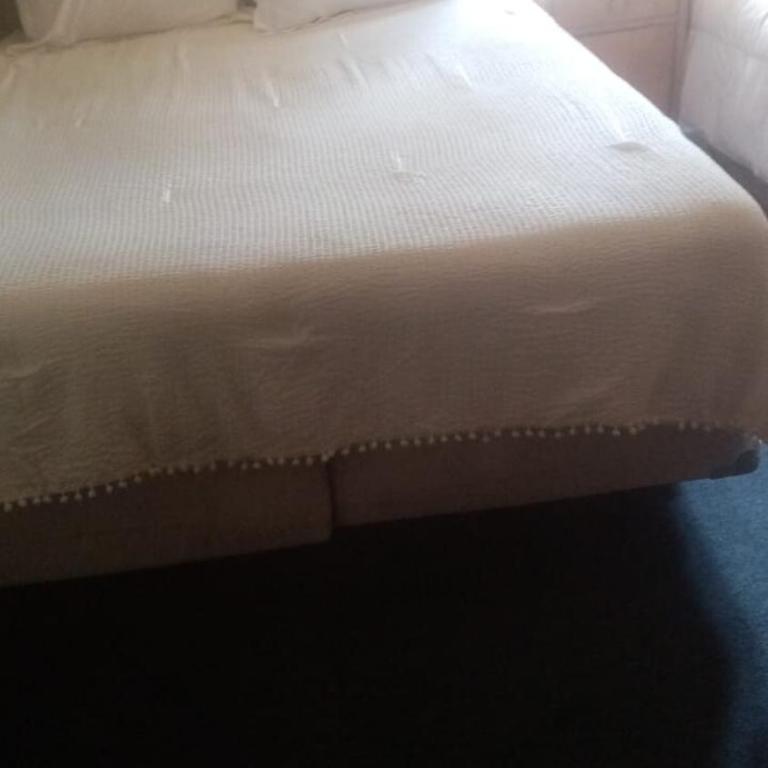Hostal Dinamarca - Triple Room with Shared Bathroom - 3