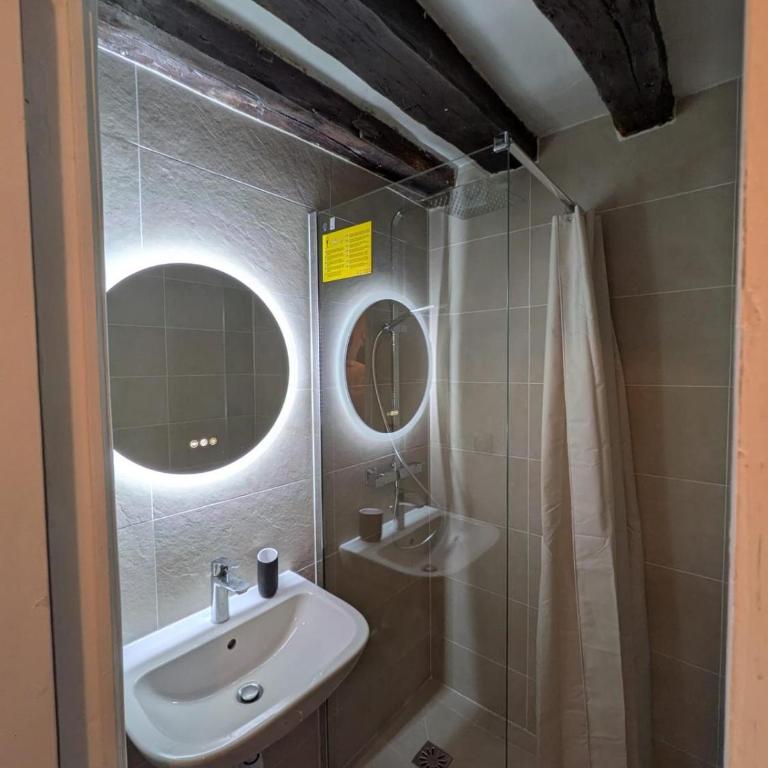 Cosy Flat Near Le Marais - One-Bedroom Apartment - 16