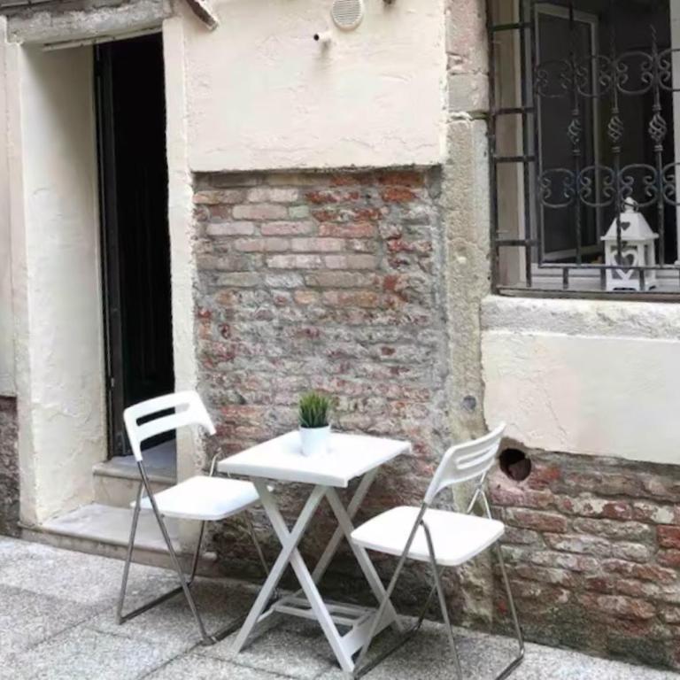 Venetian Place - One-Bedroom Apartment - 14