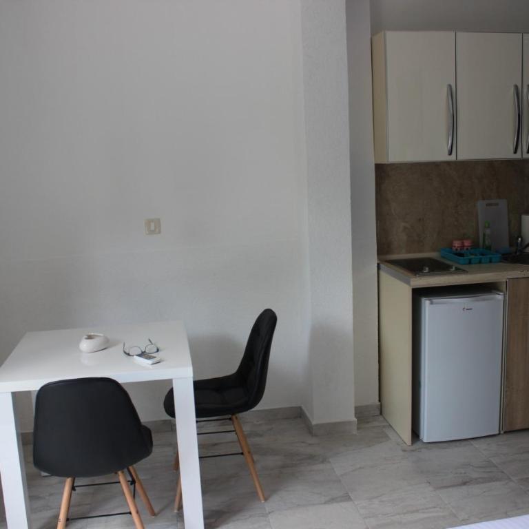 Bocche di Cattaro Studios - Studio with Garden View - 11