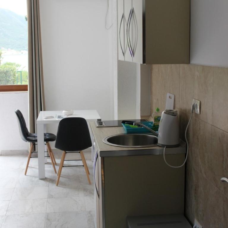Bocche di Cattaro Studios - Studio with Garden View - 12