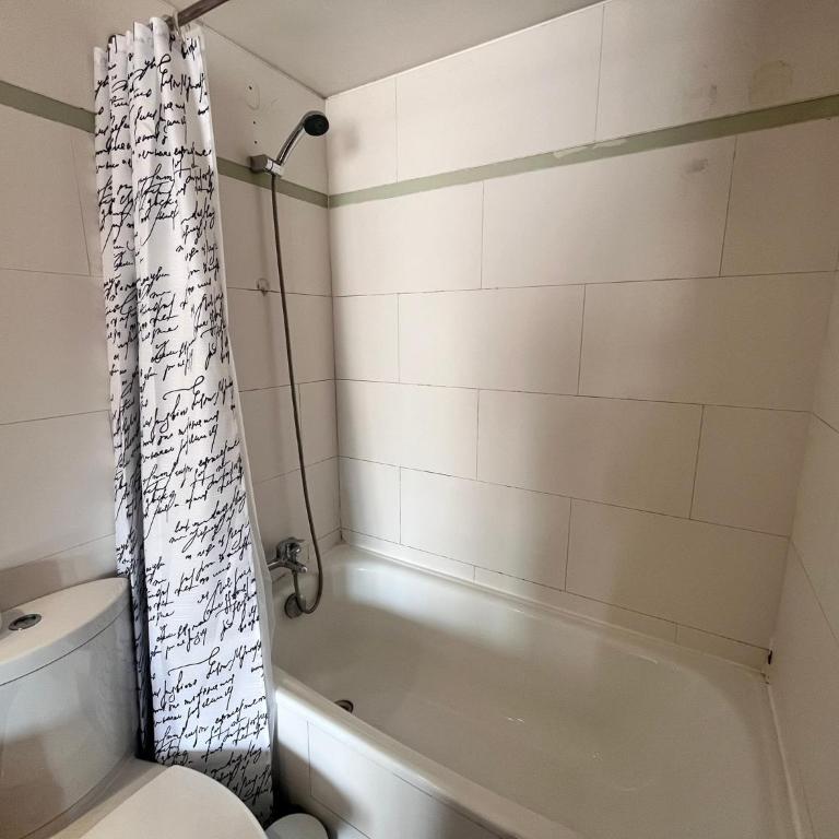 Comodo departamento en Pedro de Valdivia - One-Bedroom Apartment - 14
