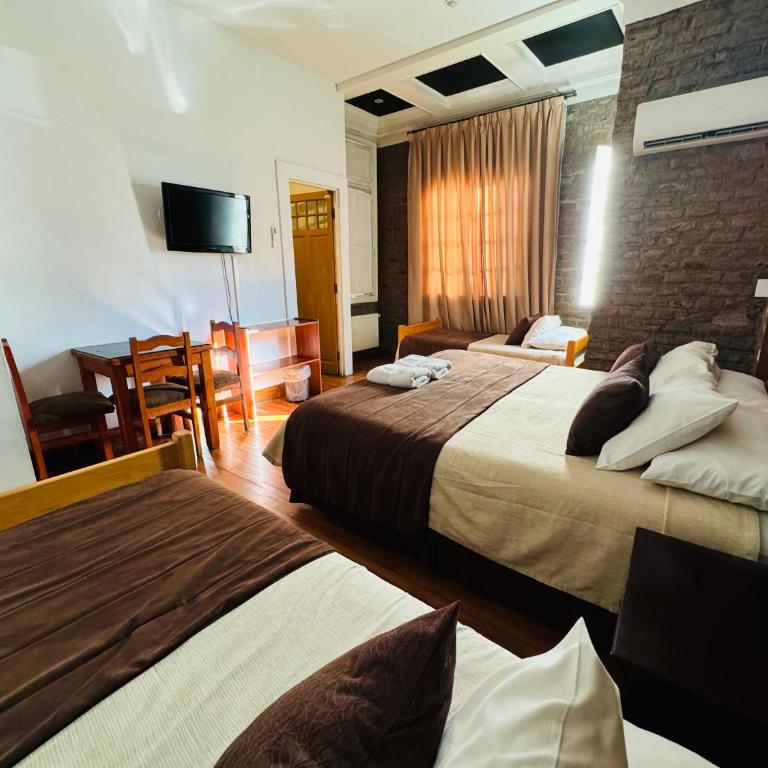 Hotel Casa Lyon - Quadruple Room with Private Bathroom - 2