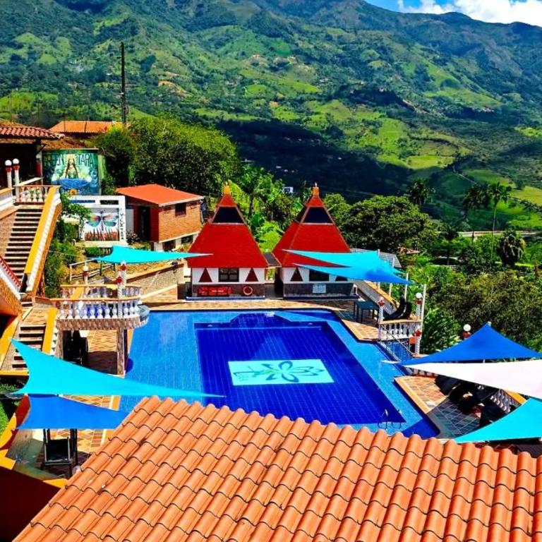 Finca Hotel Tara - Family Room with Mountain View - 9