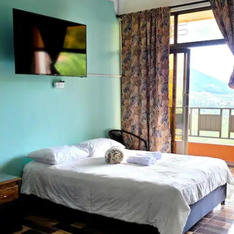 Finca Hotel Tara - Family Room with Mountain View - 1