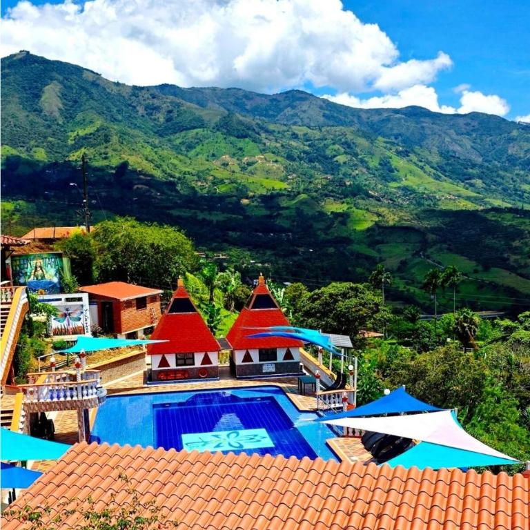 Finca Hotel Tara - Family Room with Mountain View - 10