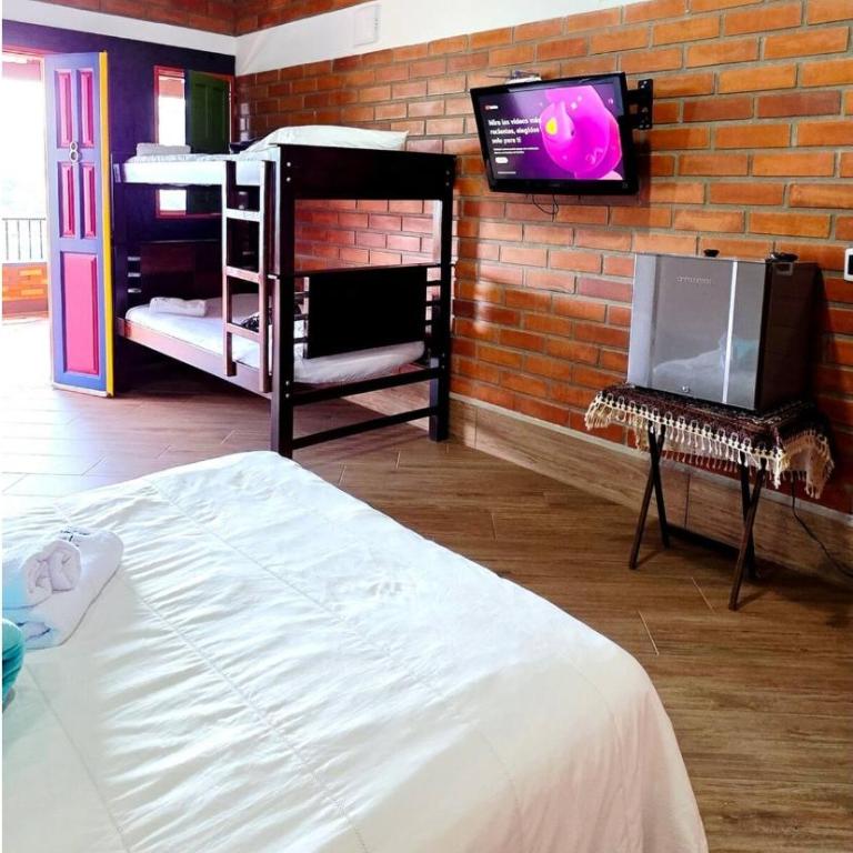 Finca Hotel Tara - Family Room with Mountain View - 4