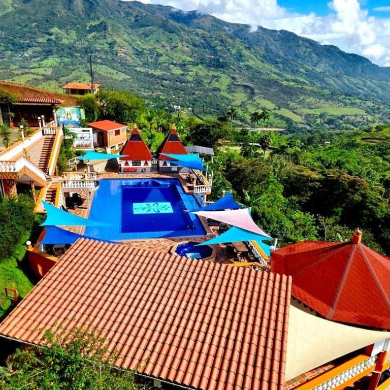Finca Hotel Tara - Family Room with Mountain View - 11