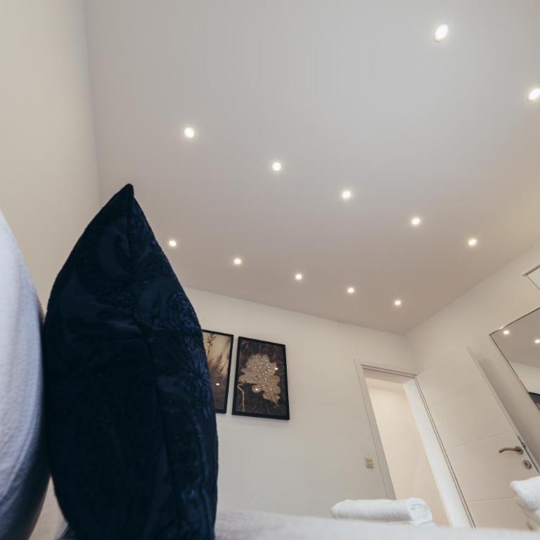 Cosy Urban Studio - One-Bedroom Apartment - 2