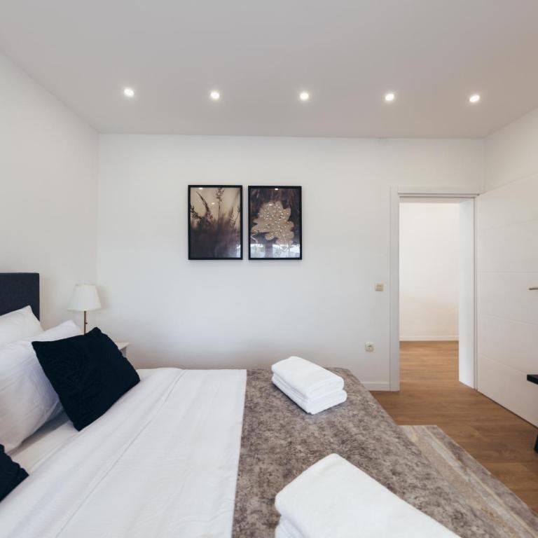 Cosy Urban Studio - One-Bedroom Apartment - 8
