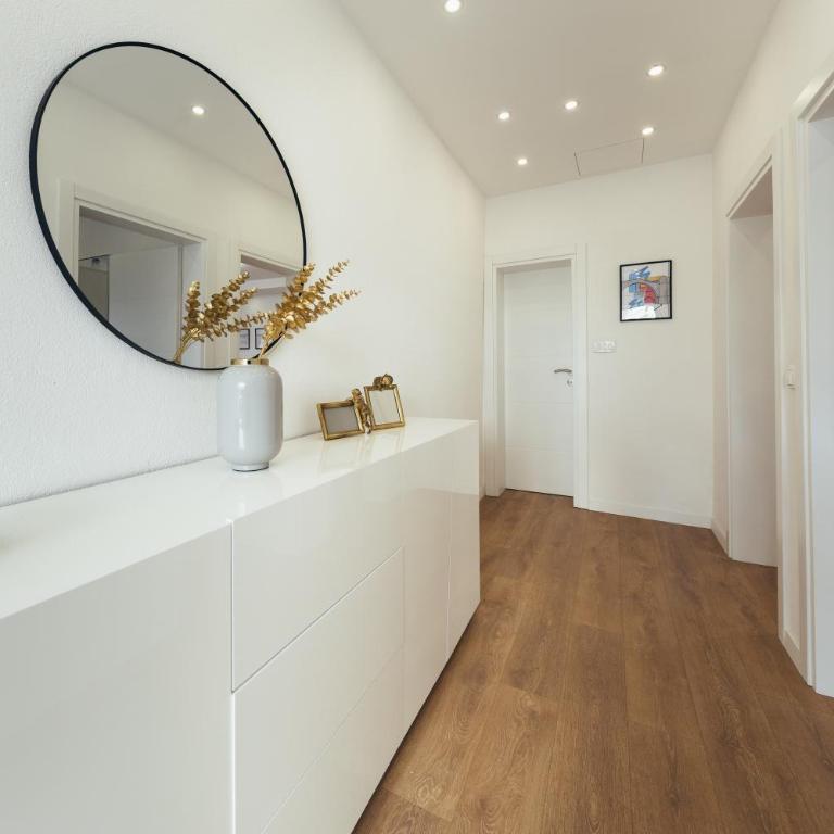 Cosy Urban Studio - One-Bedroom Apartment - 7