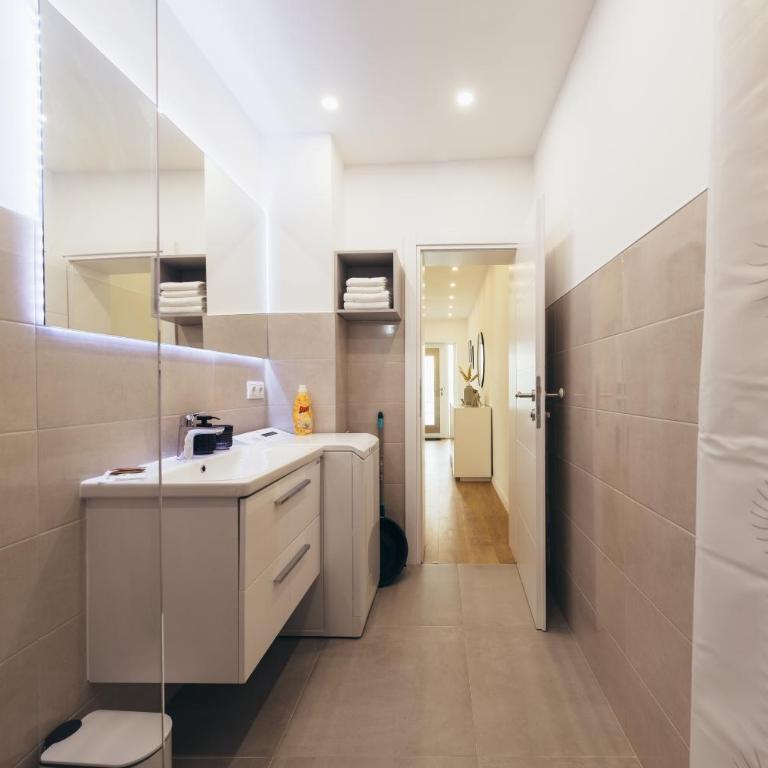 Cosy Urban Studio - One-Bedroom Apartment - 23